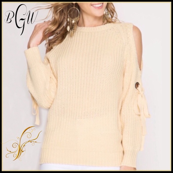 Boutique with Grace Sweaters - 🌺🆕5⭐️Best Cold Shoulder Sweater